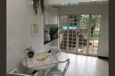 Casa à venda com 4 quartos, 271m² em Colonial, Contagem