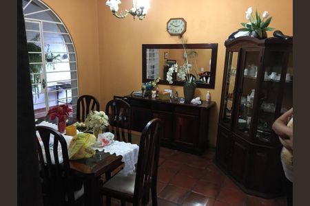 Casa à venda com 4 quartos, 271m² em Colonial, Contagem