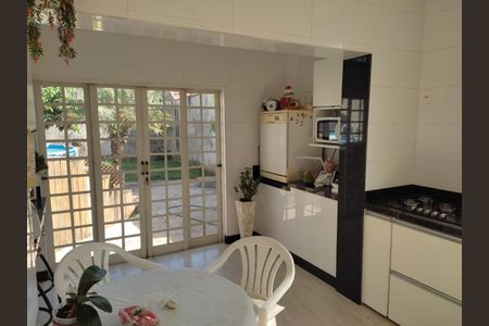 Casa à venda com 4 quartos, 271m² em Colonial, Contagem