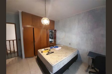 Casa à venda com 3 quartos, 491m² em Utinga, Santo André