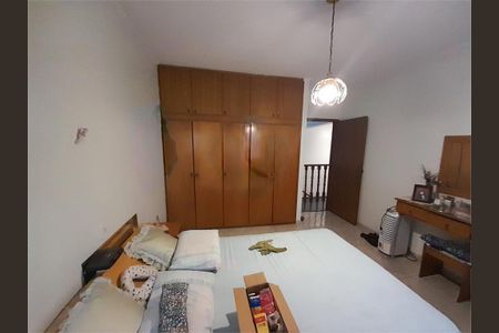 Casa à venda com 3 quartos, 491m² em Utinga, Santo André