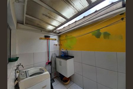 Casa à venda com 72m², 2 quartos e 3 vagas