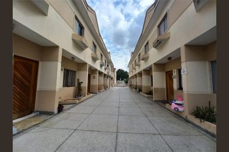 Casa à venda com 72m², 2 quartos e 3 vagas