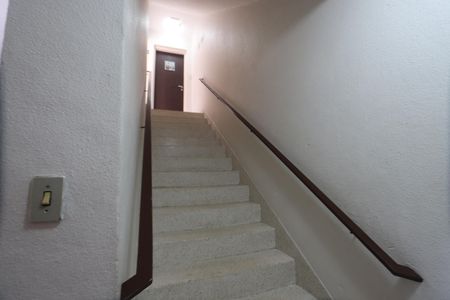 Apartamento à venda com 57m², 2 quartos e 1 vagaEscada
