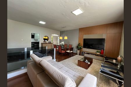 Casa à venda com 3 quartos, 187m² em Castelo, Belo Horizonte