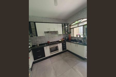 Casa à venda com 360m², 4 quartos e 2 vagas