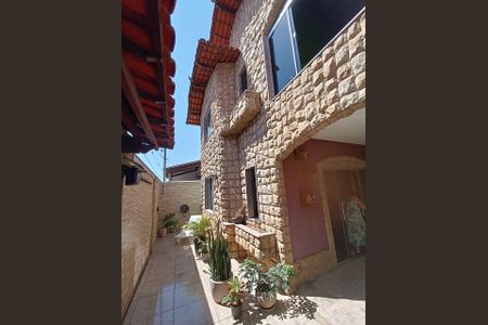 Casa à venda com 360m², 4 quartos e 2 vagas