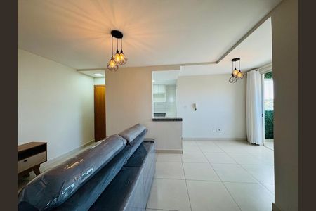 Apartamento à venda com 2 quartos, 65m² em Cabral, Contagem