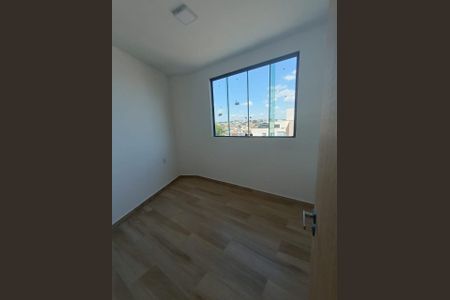 Casa à venda com 3 quartos, 100m² em Cabral, Contagem