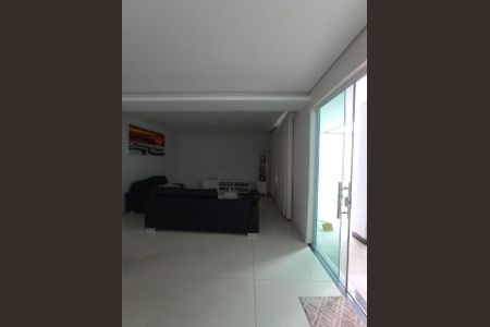 Casa à venda com 3 quartos, 170m² em Morro do Confisco, Contagem