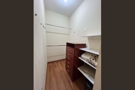 Casa à venda com 4 quartos, 266m² em Cabral, Contagem