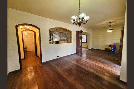 Casa à venda com 320m², 5 quartos e 7 vagas
