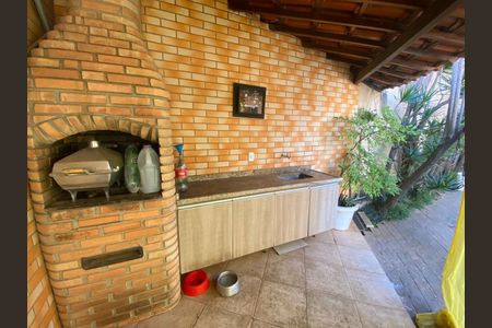 Casa à venda com 194m², 4 quartos e 4 vagas