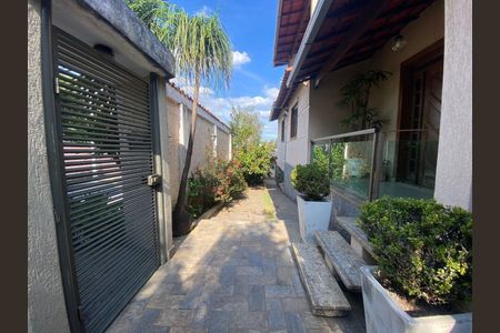 Casa à venda com 194m², 4 quartos e 4 vagas