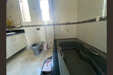 Casa à venda com 194m², 4 quartos e 4 vagas