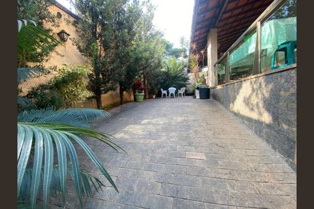 Casa à venda com 194m², 4 quartos e 4 vagas