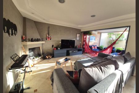 Foto 01 de casa de condomínio à venda com 3 quartos, 180m² em Tamboré, Santana de Parnaíba