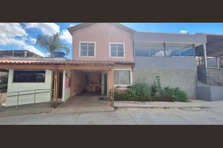 Casa à venda com 110m², 3 quartos e 1 vaga
