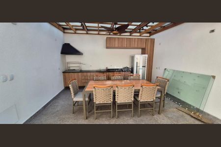 Casa à venda com 4 quartos, 203m² em Jardim Prudência, São Paulo