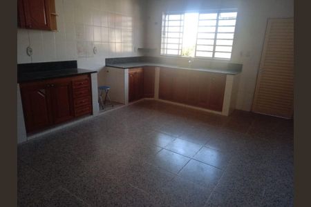 Casa à venda com 4 quartos, 260m² em Ressaca, Contagem