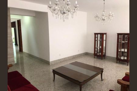 Casa à venda com 5 quartos, 376m² em São José, Belo Horizonte