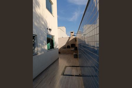 Casa à venda com 5 quartos, 250m² em Cabral, Contagem
