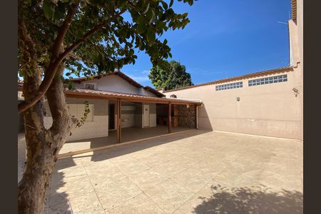 Casa à venda com 3 quartos, 236m² em Paquetá, Belo Horizonte
