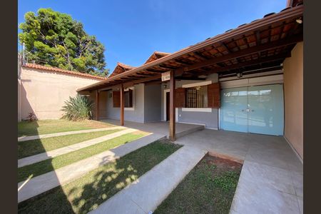 Casa à venda com 3 quartos, 236m² em Paquetá, Belo Horizonte
