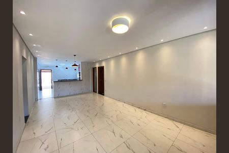 Casa à venda com 3 quartos, 236m² em Paquetá, Belo Horizonte