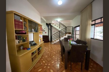 Casa à venda com 6 quartos, 132m² em Santa Terezinha, Belo Horizonte