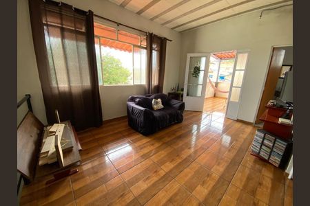 Casa à venda com 6 quartos, 132m² em Santa Terezinha, Belo Horizonte