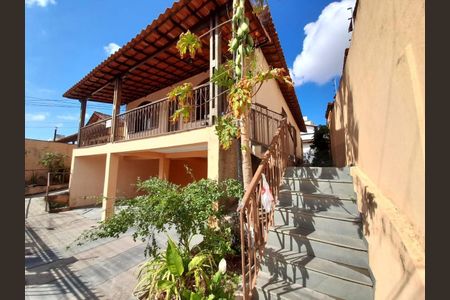 Casa à venda com 230m², 4 quartos e 4 vagas
