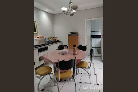 Casa à venda com 4 quartos, 180m² em Arvoredo, Contagem