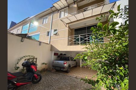 Casa à venda com 133m², 3 quartos e 4 vagas