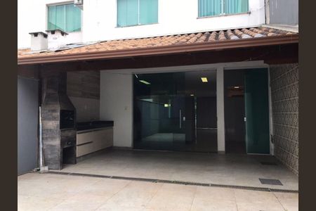 Casa à venda com 180m², 3 quartos e 2 vagas