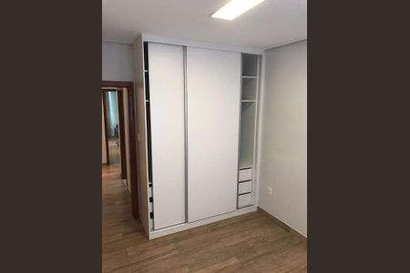 Casa à venda com 3 quartos, 180m² em Cabral, Contagem