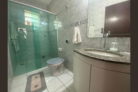 Casa à venda com 240m², 4 quartos e 4 vagas