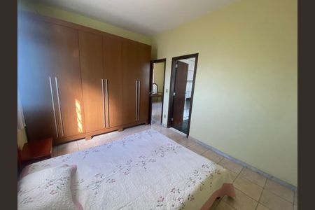 Casa à venda com 240m², 4 quartos e 4 vagas