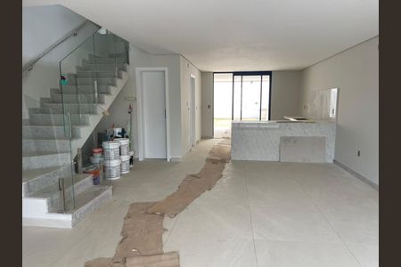 Casa à venda com 3 quartos, 150m² em Cabral, Contagem