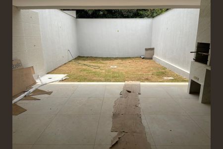 Casa à venda com 3 quartos, 150m² em Cabral, Contagem