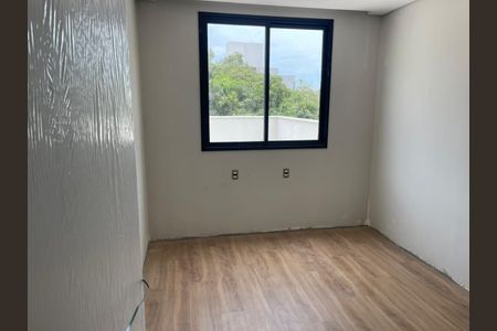 Casa à venda com 3 quartos, 150m² em Cabral, Contagem