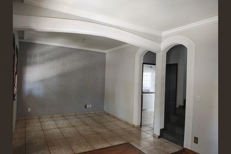 Casa à venda com 120m², 4 quartos e 4 vagas