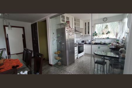 Casa de condomínio à venda com 363m², 4 quartos e 4 vagas
