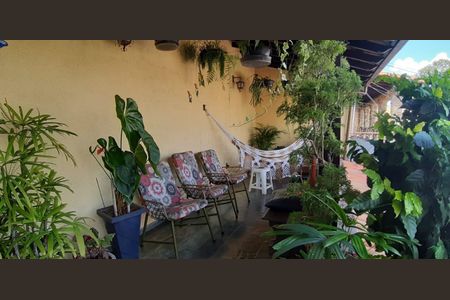Casa à venda com 4 quartos, 250m² em São João Batista, Belo Horizonte