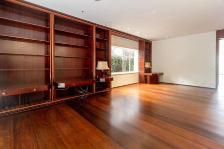 Casa à venda com 450m², 5 quartos e 4 vagas
