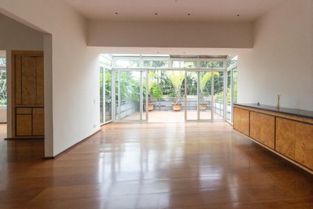 Casa à venda com 450m², 5 quartos e 4 vagas