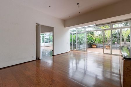 Casa à venda com 450m², 5 quartos e 4 vagas