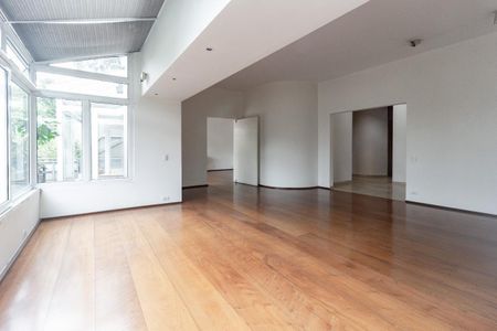 Casa à venda com 450m², 5 quartos e 4 vagas