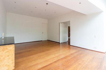 Casa à venda com 450m², 5 quartos e 4 vagas