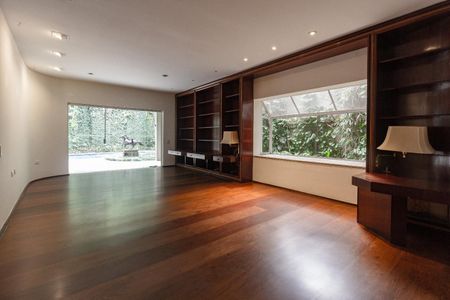 Casa à venda com 450m², 5 quartos e 4 vagas
